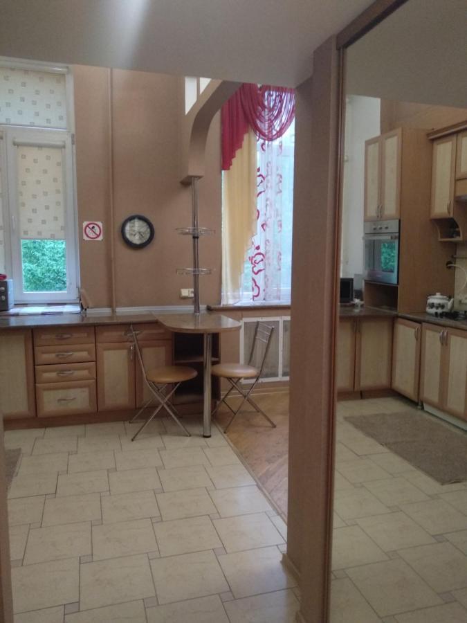 Apartament Центр, Євгена Коновальця, 3 Łuck Zewnętrze zdjęcie